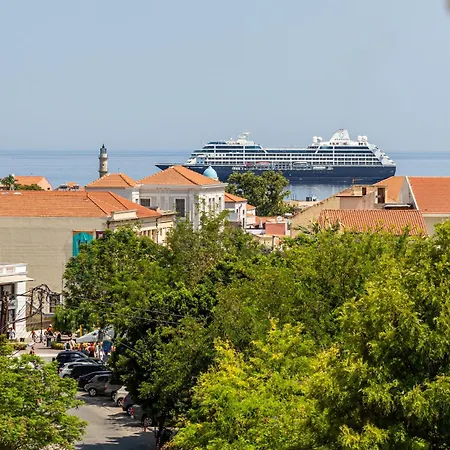Uplevel Apartment, & Sea View Next To Old Port Chania (Crete)