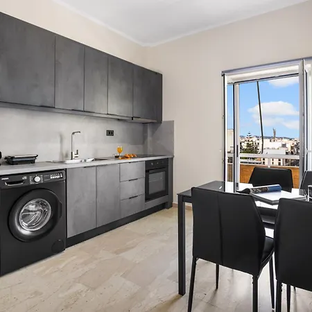 Uplevel Apartment, & Sea View Next To Old Port